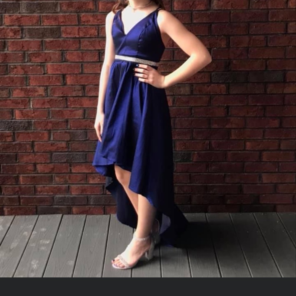 size xs but as adjustable straps so can fit smaller.